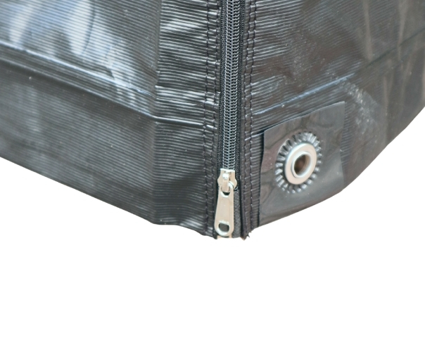 Detail Reißverschluss und Öse der schwarzen Xstrong Palettenhaube