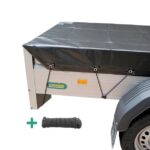 Kleiner Anhänger komplett abgedeckt mit Xstrong Pro 300 Abdeckplane schwarz, langlebige wasserdichte Anhaenger plane